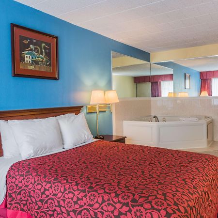 Days Inn East Stroudsburg Eksteriør bilde