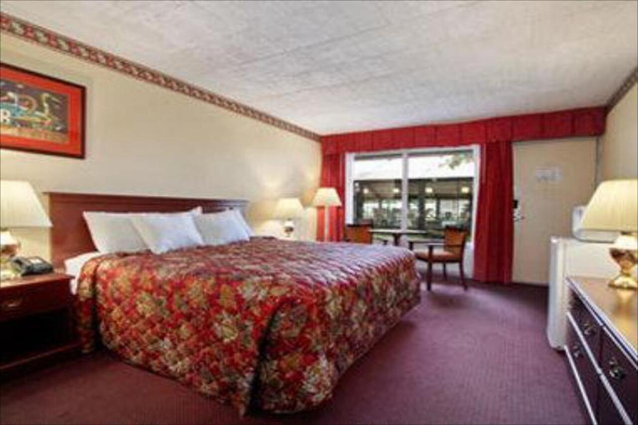 Days Inn East Stroudsburg Eksteriør bilde